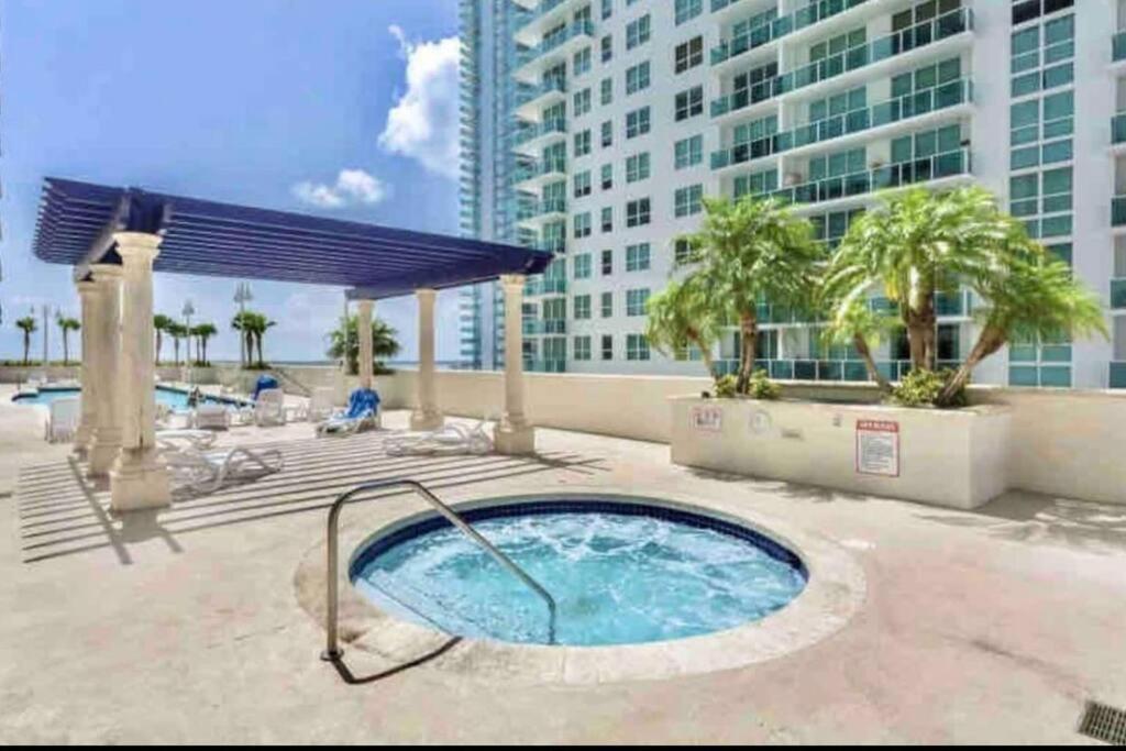 Luxurious Private Unit With Parking Apartamento Miami Exterior foto