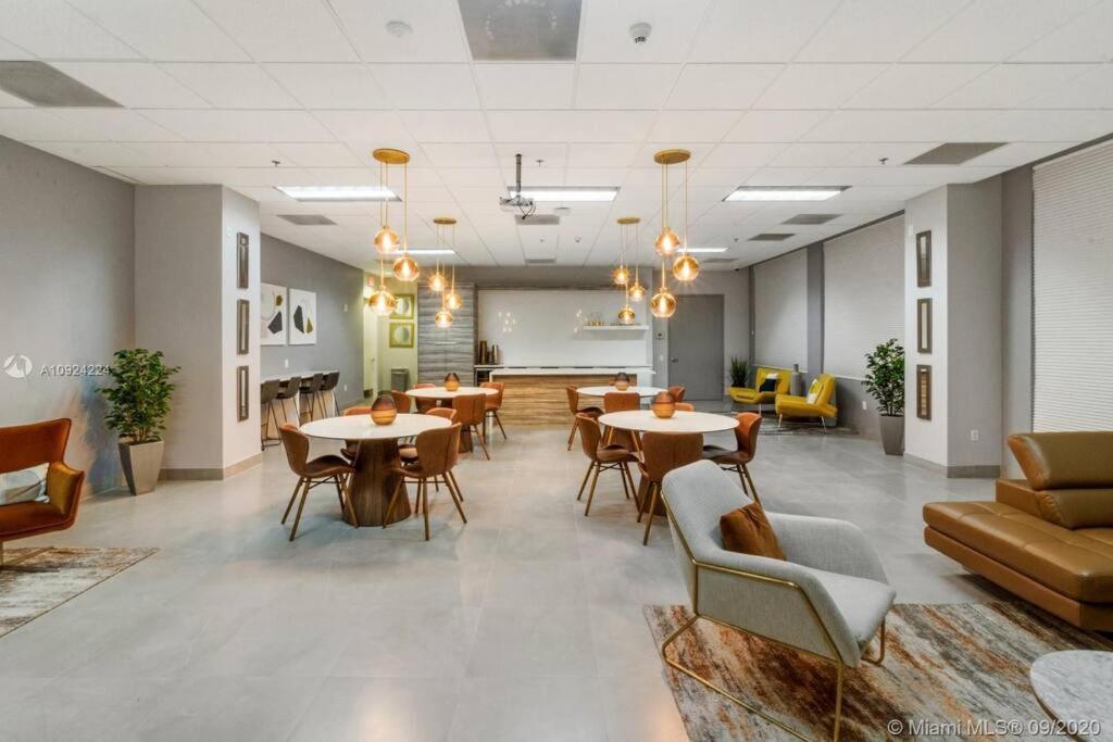 Luxurious Private Unit With Parking Apartamento Miami Exterior foto