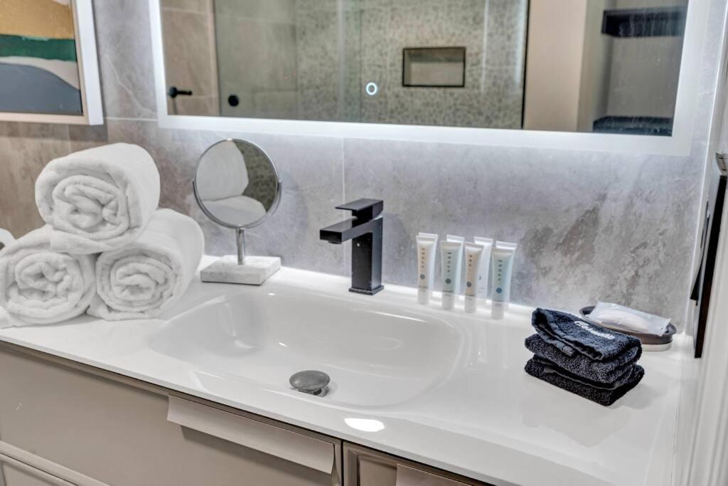 Luxurious Private Unit With Parking Apartamento Miami Exterior foto