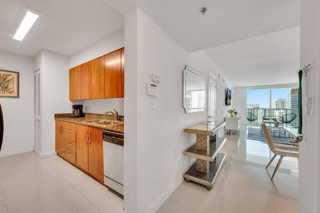 Luxurious Private Unit With Parking Apartamento Miami Exterior foto