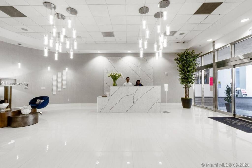 Luxurious Private Unit With Parking Apartamento Miami Exterior foto